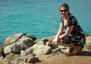 Dr. Robyn with iguana in aruba